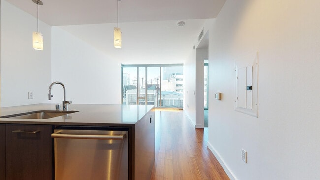 Interior Photo - 399 Fremont