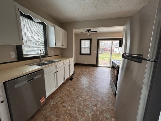 Building Photo - Cute 2 Bedroom 1 Bath Home