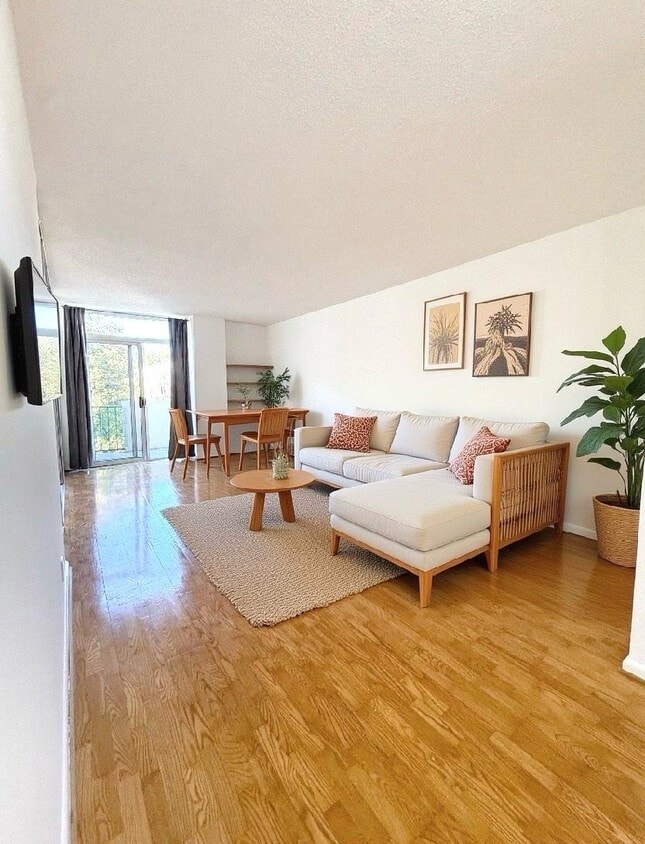 Primary Photo - 200 Grand Cove Way