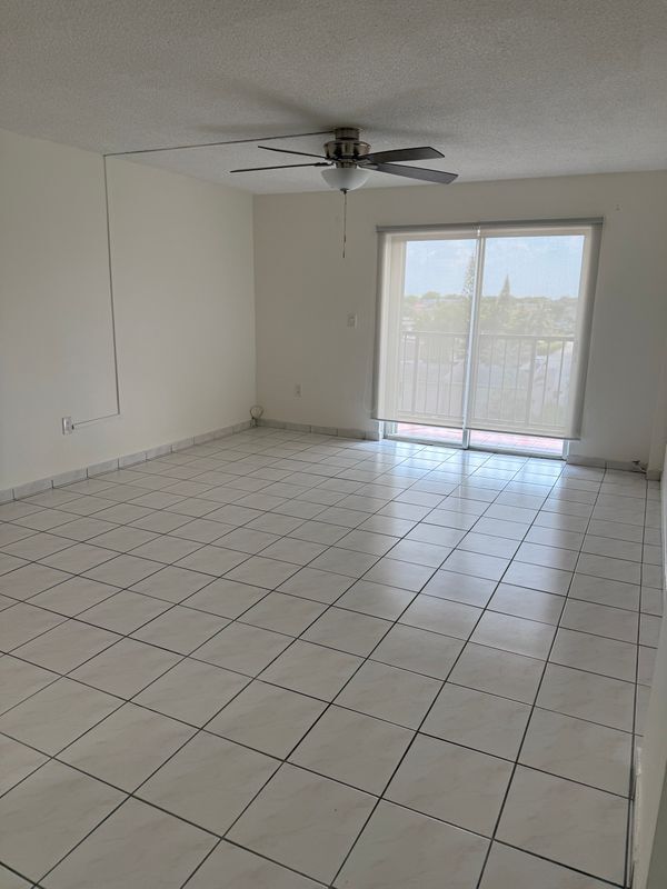 Foto del edificio - 14250 SW 62nd St