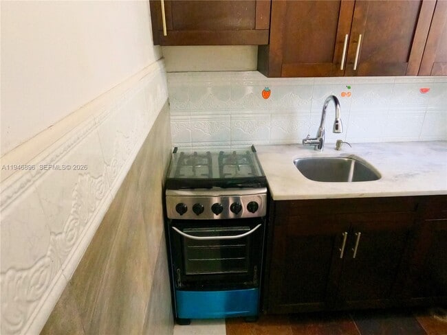 Foto del edificio - 4636 Holt Rd