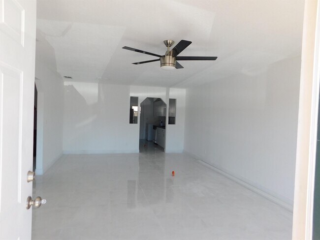 Foto del edificio - 66 Winter Ridge Rd