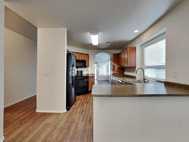 Foto del edificio - 15848 W Linden St