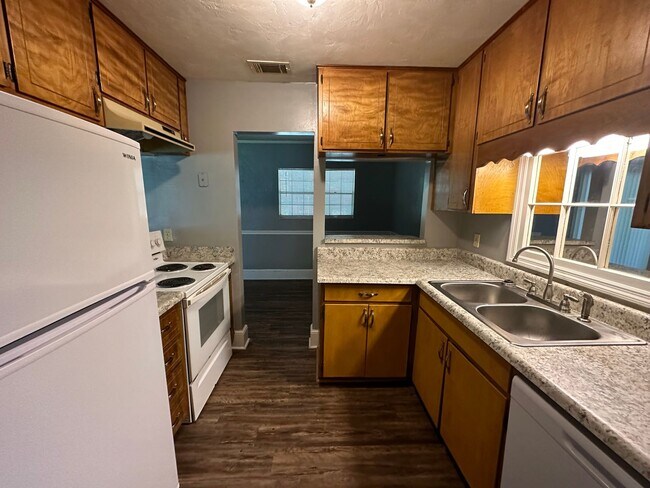 Foto del edificio - Eastside duplex by Costco avail now!