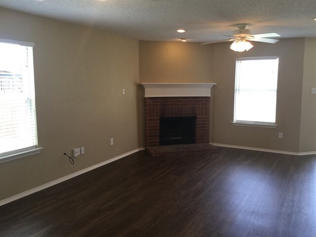 Building Photo - 214 Gayleh Ln