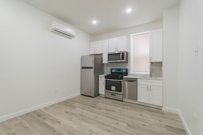 Foto del edificio - 5703 W Girard Ave
