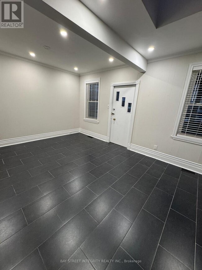 Photo du bâtiment - 244 King Edward Ave