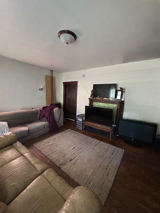 Foto del edificio - 8 Bed 3 Bath close to UWEC!