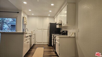 Building Photo - 3851 Amberly Dr