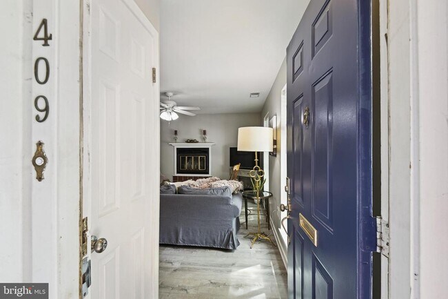 Building Photo - 409 S Sharp St