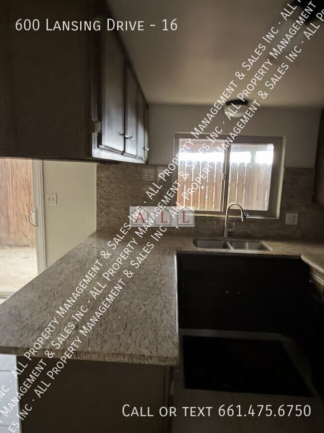 Foto del edificio - 600 Lansing Dr