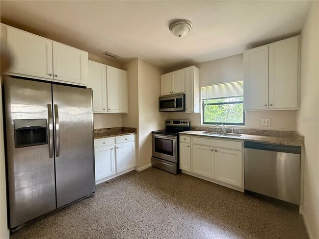 Building Photo - 3414 W Oakellar Ave