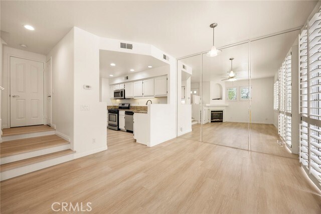 Building Photo - 2479 Sunningdale Dr