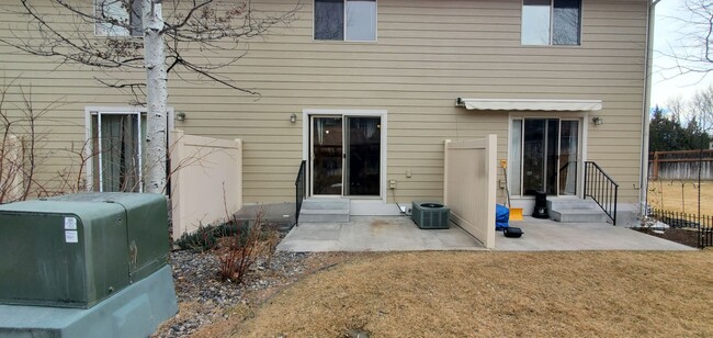 Building Photo - 3 bed 2.5 bath townhome for rent!