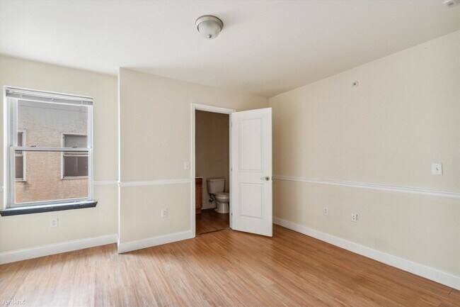 Foto del edificio - 6 br, 6 bath Triplex - 1708 CECIL B MOORE ...