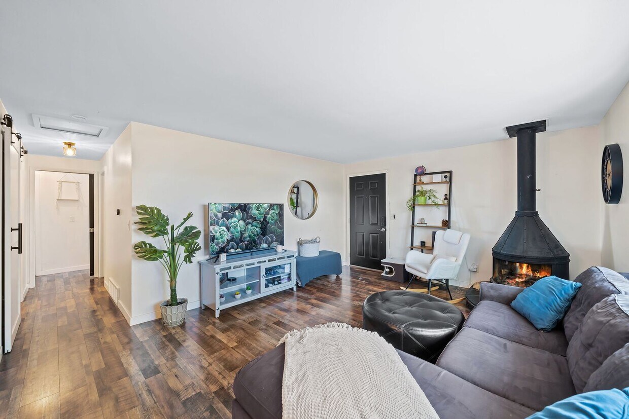 Primary Photo - Recently Updated 2BA, 1.5BA Condo with Fen...