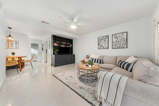 Building Photo - 139 NE 7th Avenue  Delray Beach Fl 33483