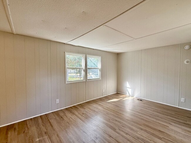 Foto del edificio - Updated Home in Laurel Lakes NJ FOR RENT $1350