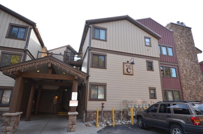 Foto del edificio - Dogs negotiable! Gondola and Main Street steps from your front door! Steam Shower!