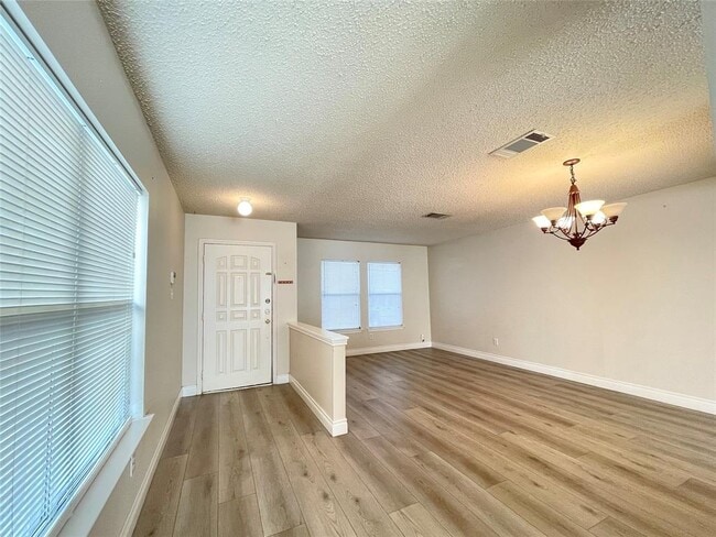 Building Photo - 2601 Byfield Dr