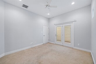 Building Photo - 802 W Drew St