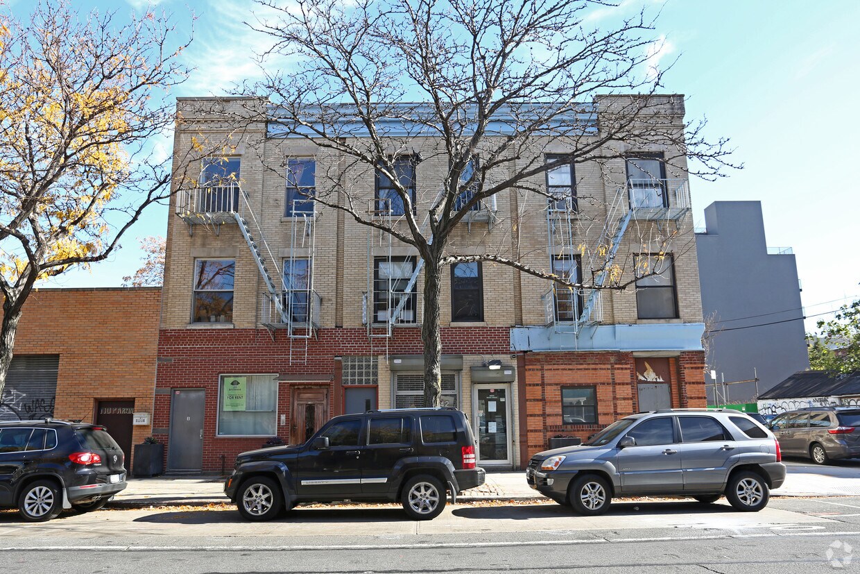 Foto del edificio - 1140-1146 Manhattan Ave