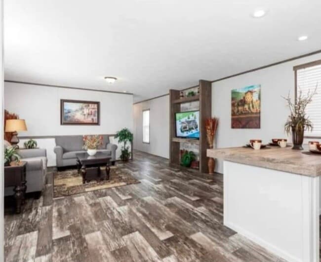 Building Photo - 1033 MS-182