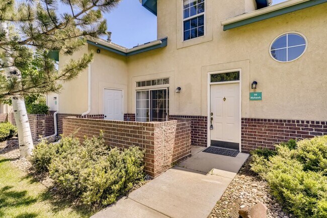 Building Photo - Spacious & Light Filled 2-Bed, 3-Bath Home...