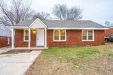 Foto principal - Updated 3 Bed 1 Bath - Large fenced in yar...