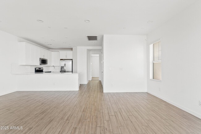 Building Photo - 4658 S Vapor