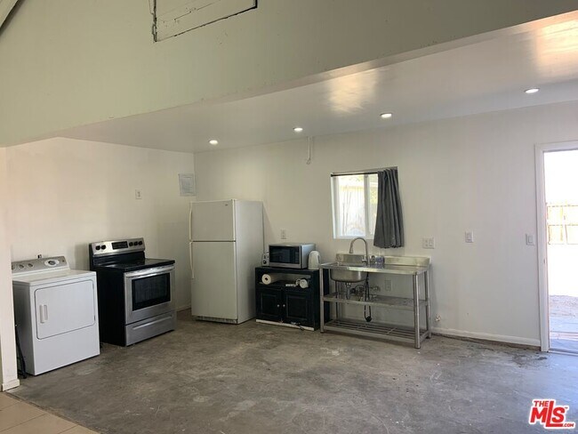 Foto del edificio - 4908 Fort Tejon Rd