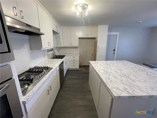 Foto del edificio - 3001 Hummingbird Ln