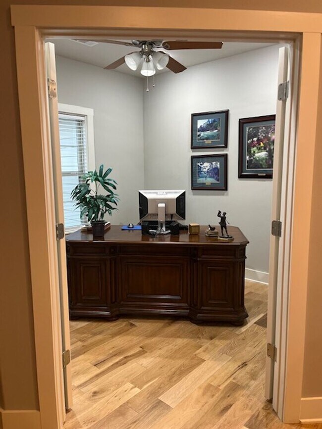 Foto del edificio - Like New 3 Bedroom Plus!