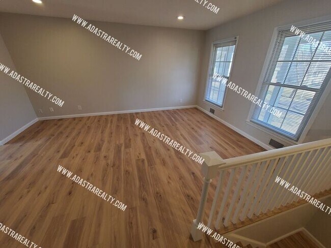 Foto del edificio - Absolutley Beautiful 4 Bedroom 2.5 Bath Ov...