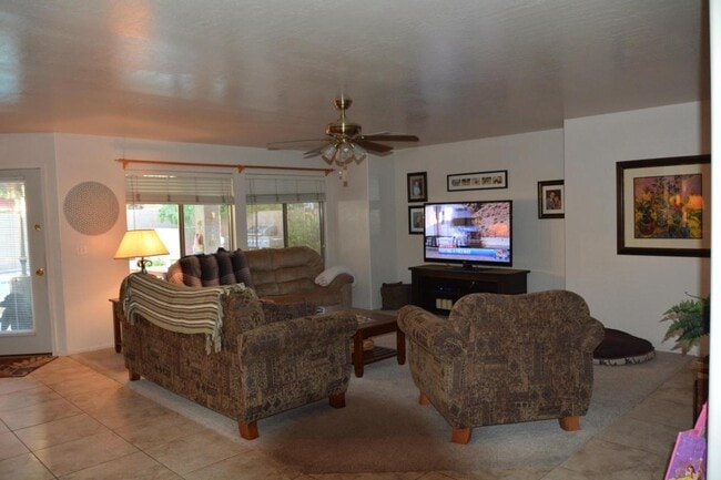 Foto del edificio - 519 W Douglas Ave