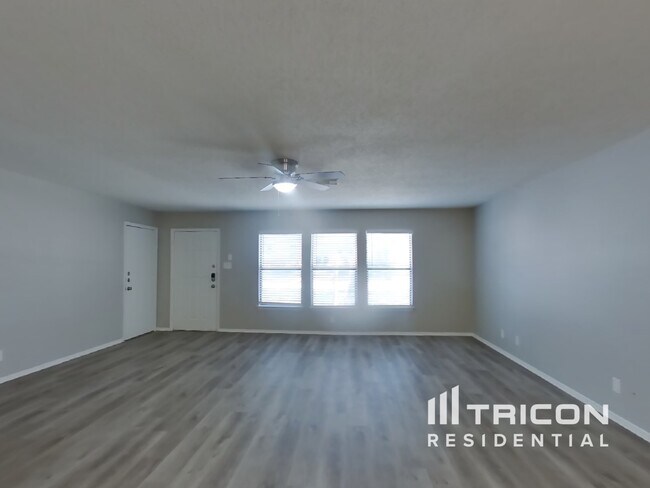 Building Photo - 9231 Chinon