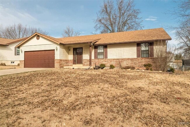 Building Photo - 2018 Creekpoint Dr