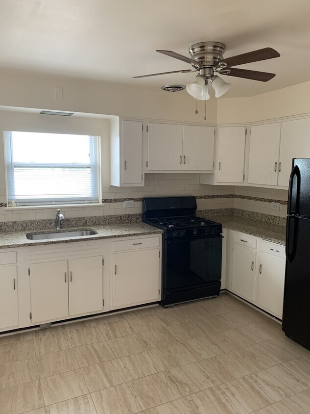 Foto principal - 9101 Kilpatrick Ave