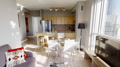 Building Photo - 763 Bay St.