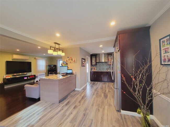 Foto del edificio - 58-31 212th St