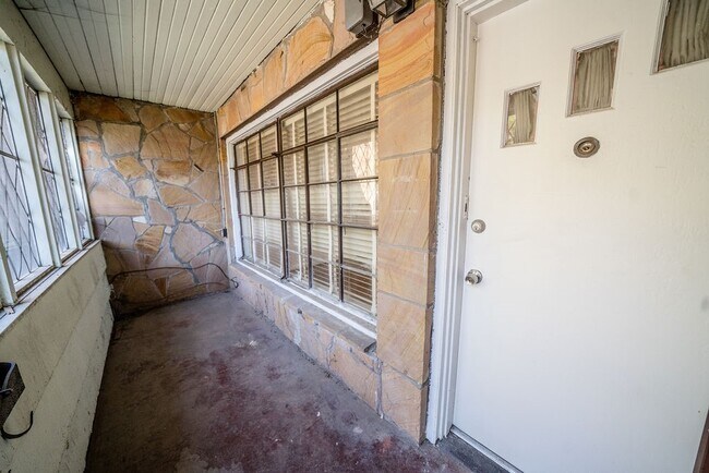 Foto del edificio - 2218 Chapman St