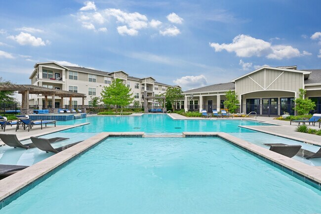 Piscina estilo resort - The Henry at Lake Houston