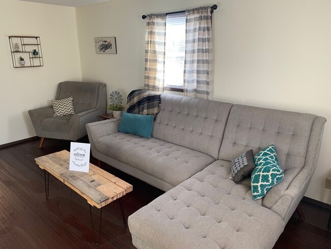 Building Photo - 617 4th St