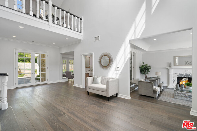 Foto del edificio - 4645 Westchester Dr