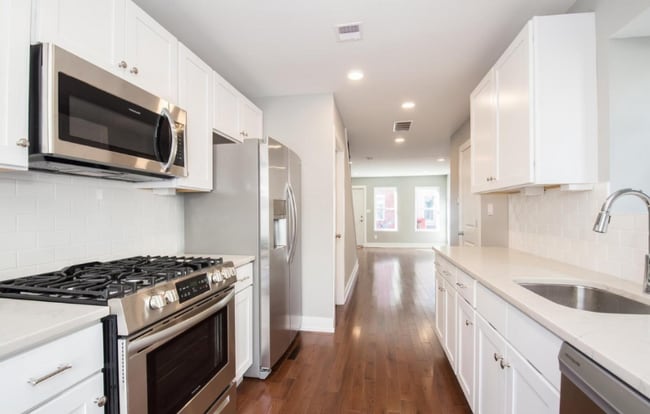 Photo - 1513 S Woodstock St Townhome