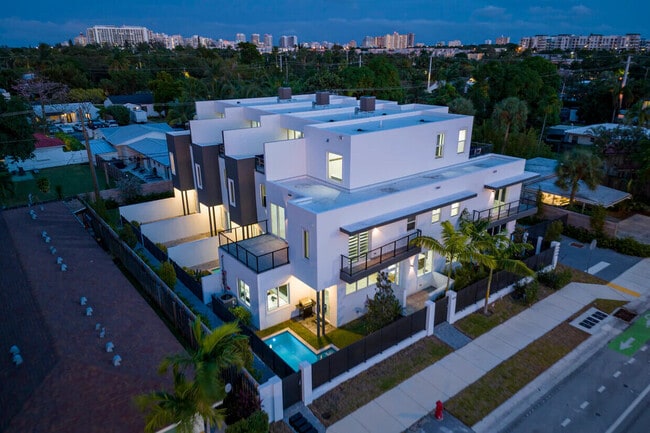 Building Photo - 1222 NE 15th Ave