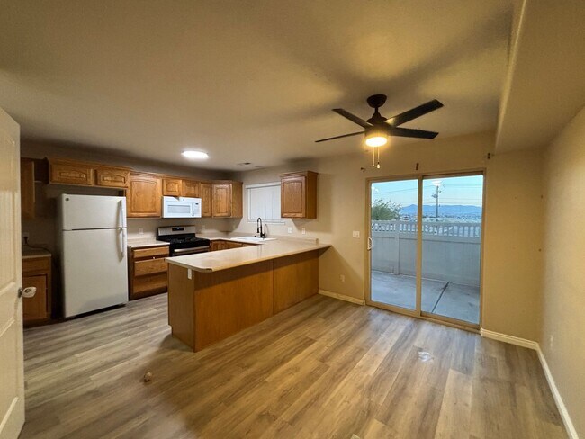 Foto del edificio - SOON TO BE UPDATED UNIT!