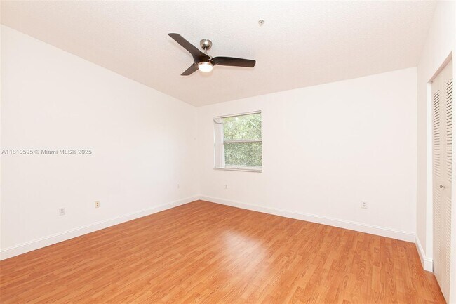Foto del edificio - 771 N Pine Island Rd