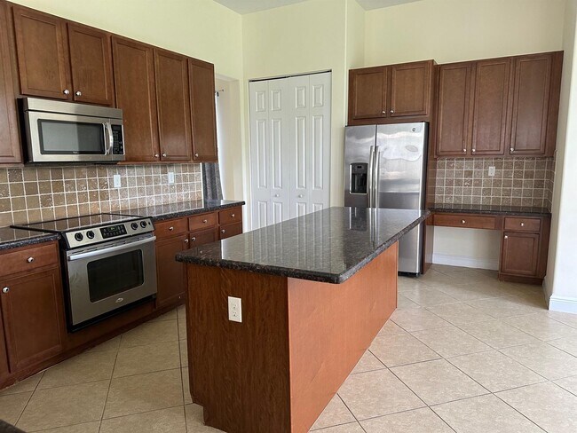Foto del edificio - 3396 NW 83rd Way