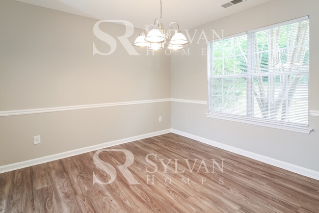 Foto del edificio - Lease today! No extra charge for contentme...